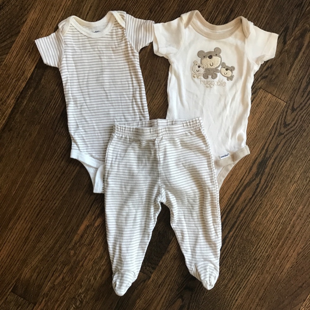Gerber Bears set 2 onesies 1 footed pants